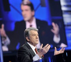 Виктор Ющенко во время прямого эфира ток-шоу ”Большая политика с Евгением Киселевым”. Киев, 22 января