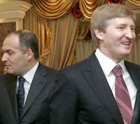 Пинчук, Ахметов