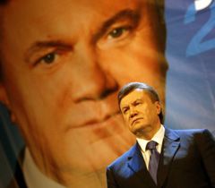 Віктор Янукович виступає перед прихильниками партії у Сімферополі. 28 січня 