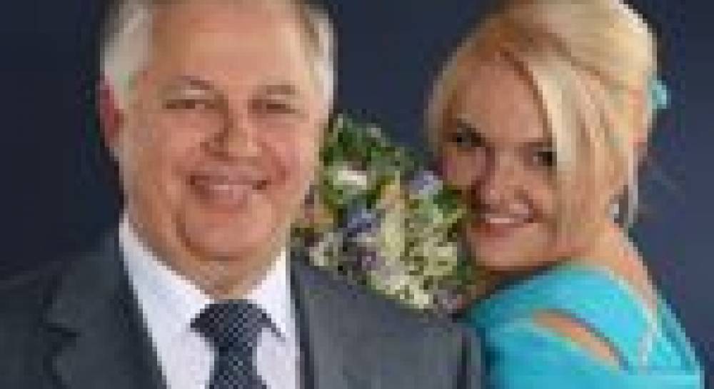 Дружина Симоненка: чоловік сам собі прасує сорочки і брюки