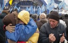 Біля ЦВК - музика і танці, обійми і «обігрів»