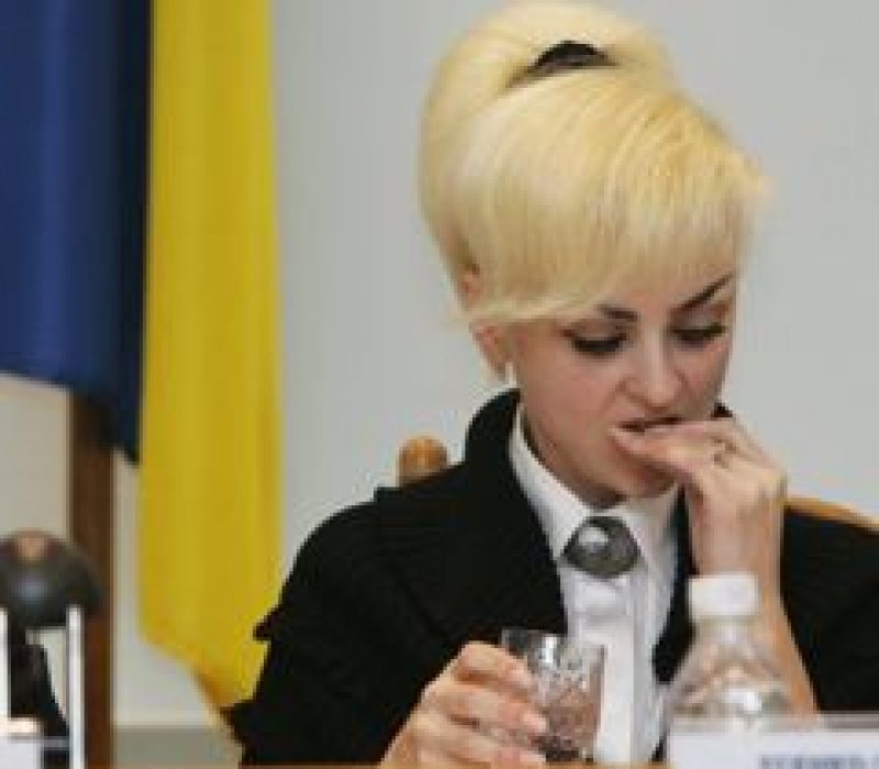 Зампредседателя Центризбиркома Жанна Усенко-Черная во время заседания ЦИК. Киев, 25 января 