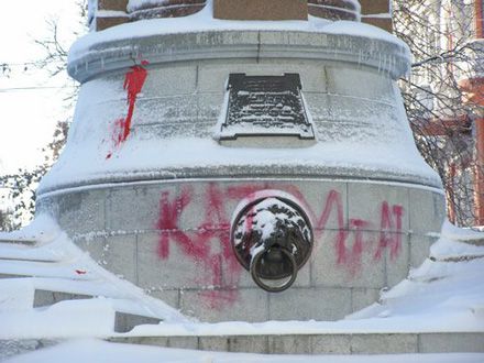 В Одессе «невідомі патріоти» раскрасили Екатерину ІІ (фото)