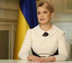 Юлія Тимошенко під час телевізійного звернення до народу. 13 лютого