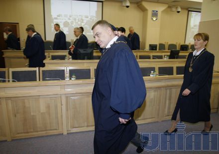 Выслушав ходатайство Тимошенко, судьи отправились в совещательную комнату