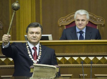 Инаугурация Януковича: перед новым Президентом закрылись двери в Верховную Раду (фото, видео)