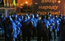 Регионалы начали митинг, милиция усиливает охрану ЦИК