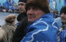 Регионалы пригнали в Киев еще 54 автобуса с людьми