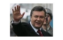 Ukraine president snipes at opponent, defends fleet move