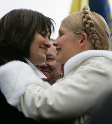 Вече Тимошенко: Луценко покаялся, Кармазин благословил (фоторепортаж)
