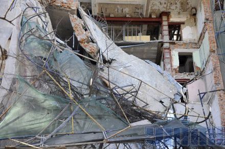 В Харькове из-за рухнувшего здания - проблемы с транспортом