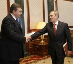 Віктор Янукович і Леонід Черновецький під час зустрічі в Києв. 19 березня 