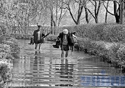 Затопленная дорога в парке Примакова. Киев, наводнение 1970 года