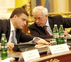 Сергій Льовочкін і Микола Азаров під час засідання Комітету з економічних реформ в Адміністрації Президента