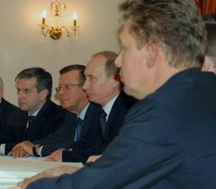 Михайло Зурабов, Віктор Зубков, Володимир Путін і Олексій Міллер під час зустрічі з прем`єр-міністром України в Ново-Огарьово 