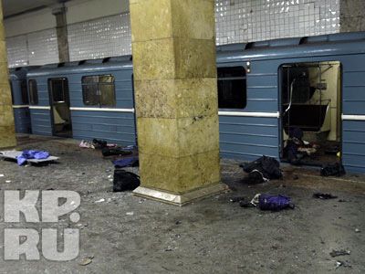 З місць терактів у московському метро евакуювали 62 постраждалих (фото)