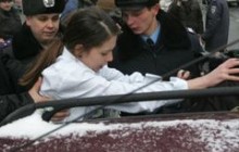 Біля вікон Януковича роздягалися жінки