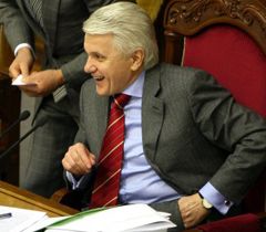 Владимир Литвин в зале заседаний парламента. Киев, 1 апреля