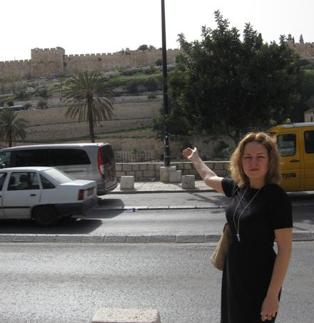Золотые ворота Иерусалима - место откуда по рпеданию начнеться Страший суд. В далине перед ними самое дорогое кладбище на земле