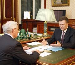 Микола Азаров і Віктор Янукович під час зустрічі у Києві. 6 квітня