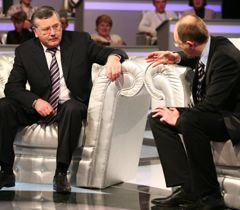Анатолий Гриценко и  Арсений Яценюк во время съемок информационно-политического ток-шоу “Шустер Live”