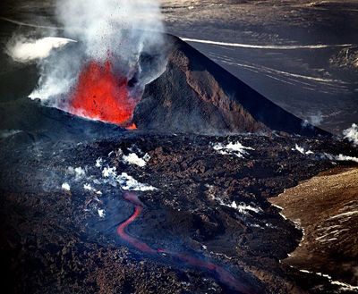Вулканічна тривога: чим небезпечний попіл для літаків і чи буде літо