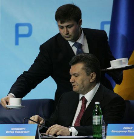 З’їзд ПР: Янукович розповів про “історичне рішення” і запевнив, що Азаров відповість по повній 