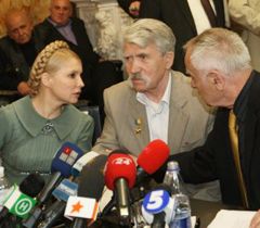 Тимошенко, Лукъяненко и Павлычко во время заседания Народного комитета национального спасения