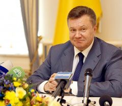 Виктор Янукович во время встречи с представителями зарубежных СМИ. Киев, 13 мая