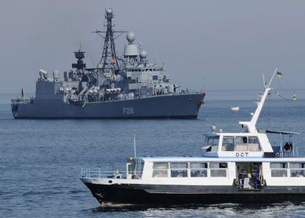 Німецький фрегат у Севастополі (фото)