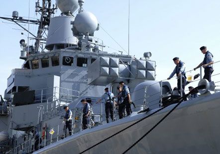 Німецький фрегат у Севастополі (фото)