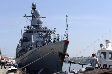 Німецький фрегат у Севастополі (фото)