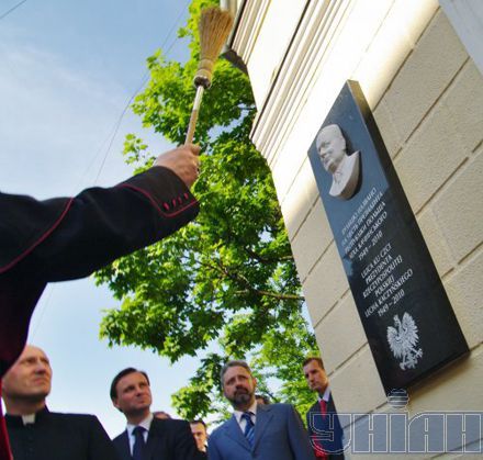 В Одесі відкрили Меморіальну дошку Леху Качинському (фото)