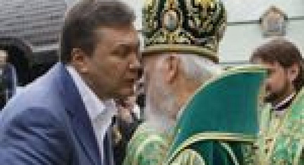 Що Янукович шепнув на вухо Митрополиту Володимиру? (фоторепортаж)