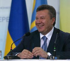 Віктор Янукович під час прес-конференції в Києві. 4 червня 