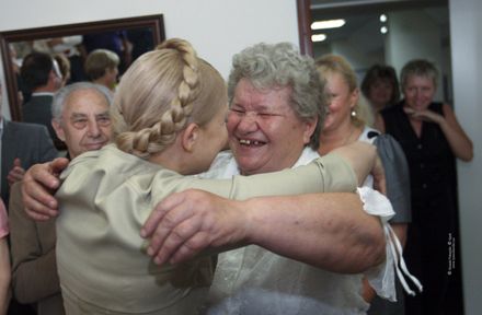 Тимошенко встретилась с одноклассниками (фото)