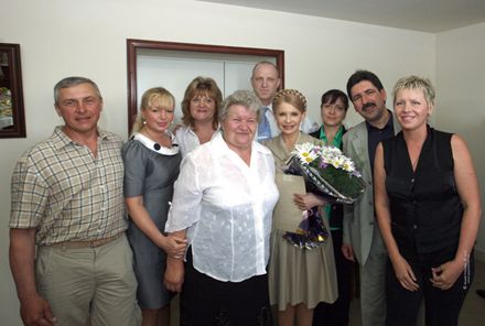 Тимошенко встретилась с одноклассниками (фото)