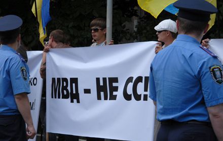 Днепропетровскую милицию обвиняют в выполнении заказа олигархов