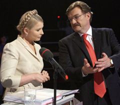 Євген Кисельов  і Юлія Тимошенко під час зйомок ток-шоу «Велика політика»