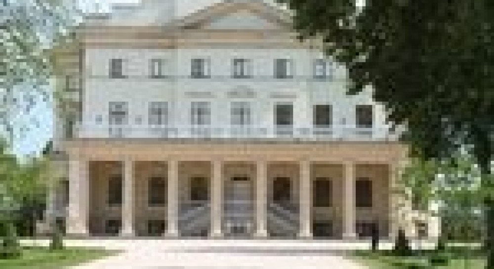 Томенко знову вишукує дива: прогулянка палацами Чернігівщини