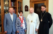 Предстоятель УПЦ поздравил Людмилу Кучму с юбилеем (видео)