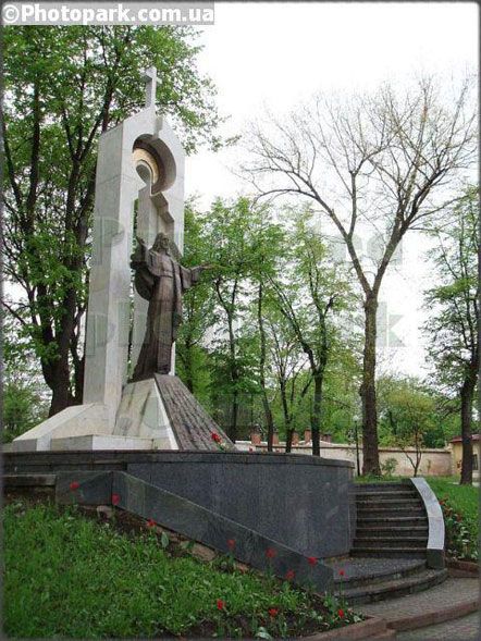 Вандалы поглумились над комплексом статуи Иисуса Христа