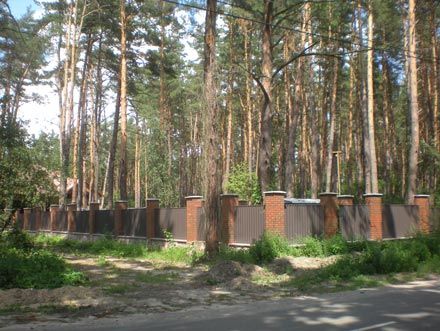 ”Фортеця” хмельницького чиновника розкинулася на 1,3 га лісових угідь