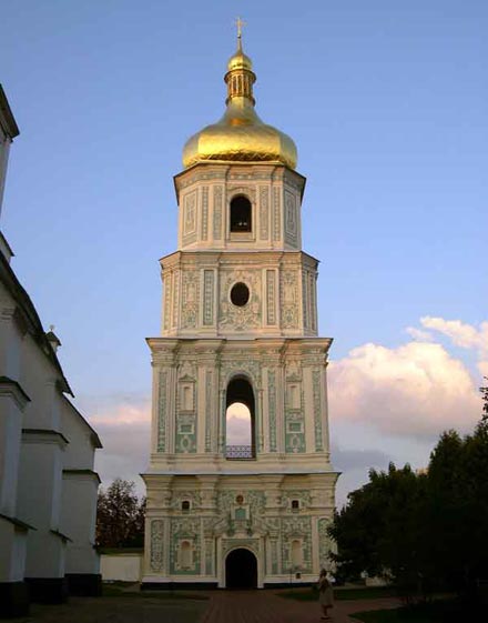 9. Колокольня и стены Софиевского монастыря в Киеве(1699-1707)