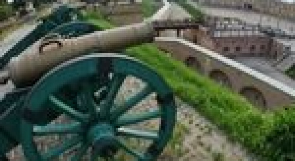 Дива Києва: палац для служителів Феміди і найбільша у світі фортеця