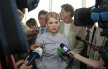 Тимошенко вышла из Генпрокуратуры с повесткой на новый допрос