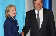 На пресс-конференции Клинтон-Грищенко было задано аж два вопроса