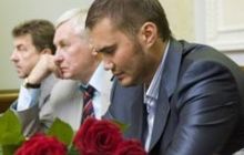 Сын Януковича взял материальную помощь