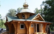 В Киеве освящен деревянный храм в стиле ХII века (фото)