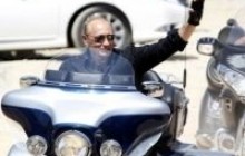 Путін у Криму прокотився на "залізяці" та заговорив українською (фоторепортаж)